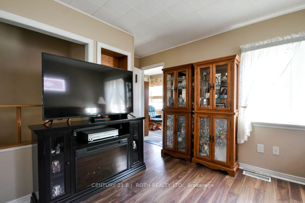 Photo 11 of 124 Mary Street, Orillia — HOMEH