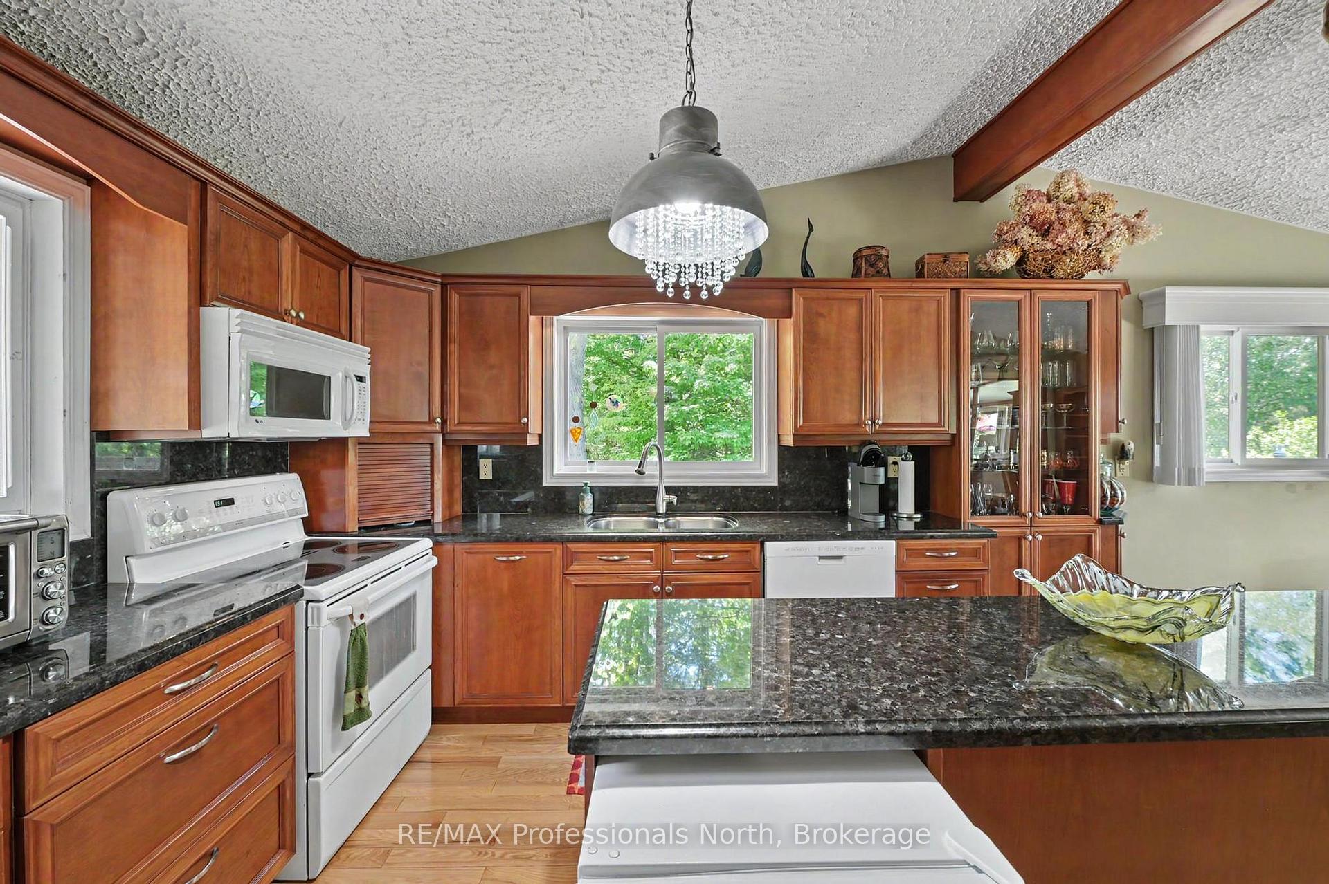 Photo 8 of 1015 Kelson Road, Minden Hills, Minden — HOMEH