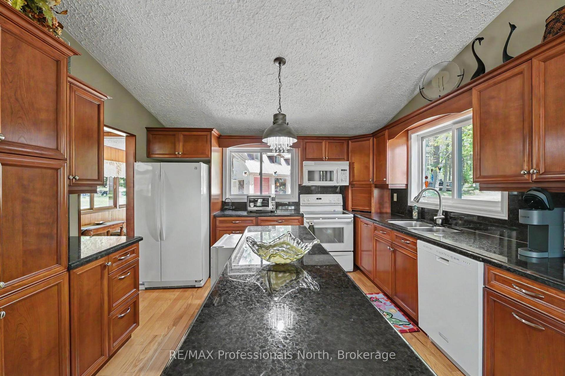 Photo 10 of 1015 Kelson Road, Minden Hills, Minden — HOMEH