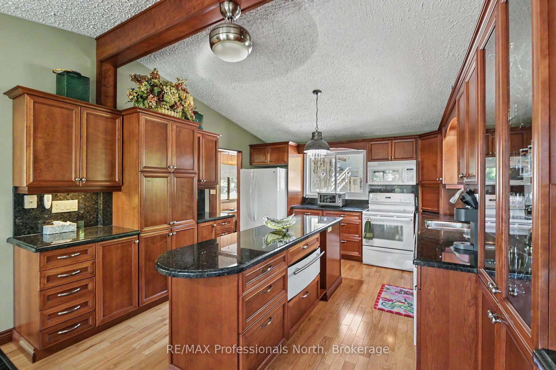 Photo 11 of 1015 Kelson Road, Minden Hills, Minden — HOMEH