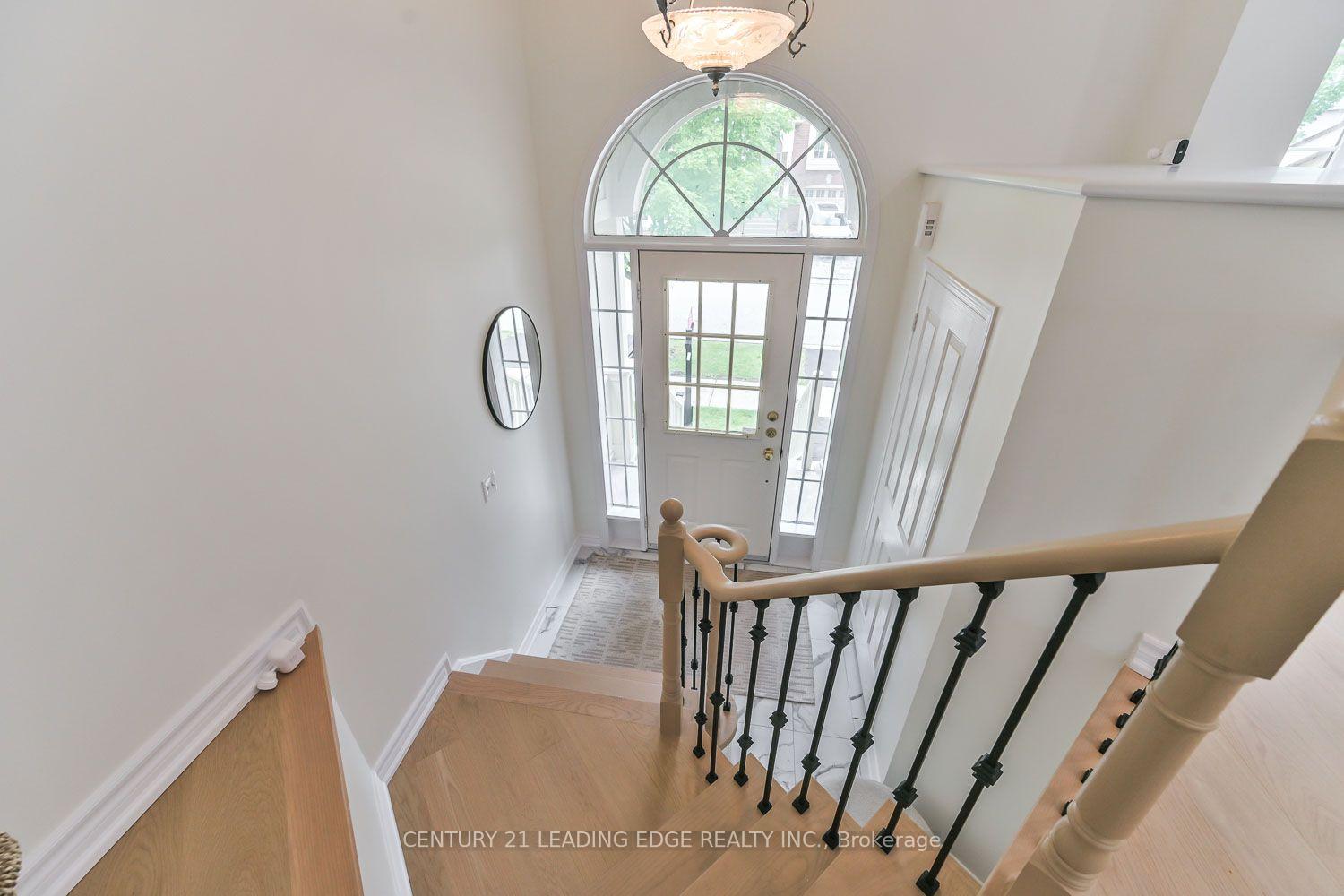 Photo 3 of 23 Crawford Street, Markham, Berczy — HOMEH
