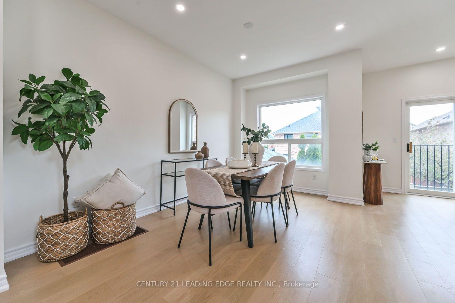 Photo 9 of 23 Crawford Street, Markham, Berczy — HOMEH