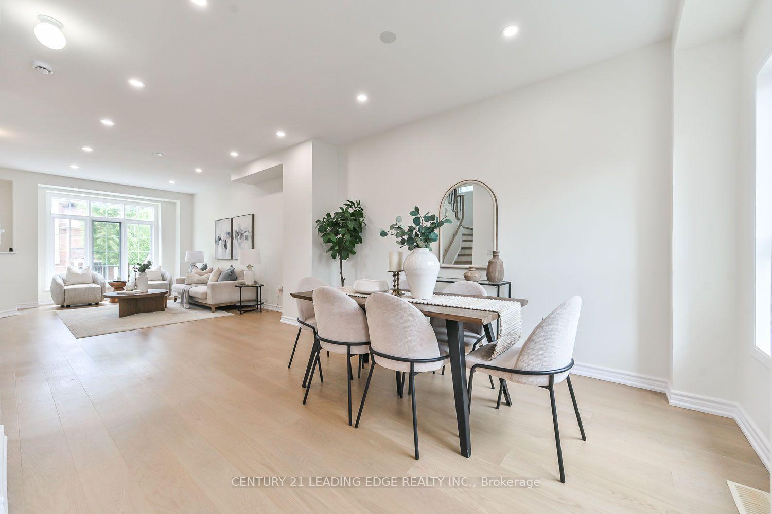 Photo 10 of 23 Crawford Street, Markham, Berczy — HOMEH