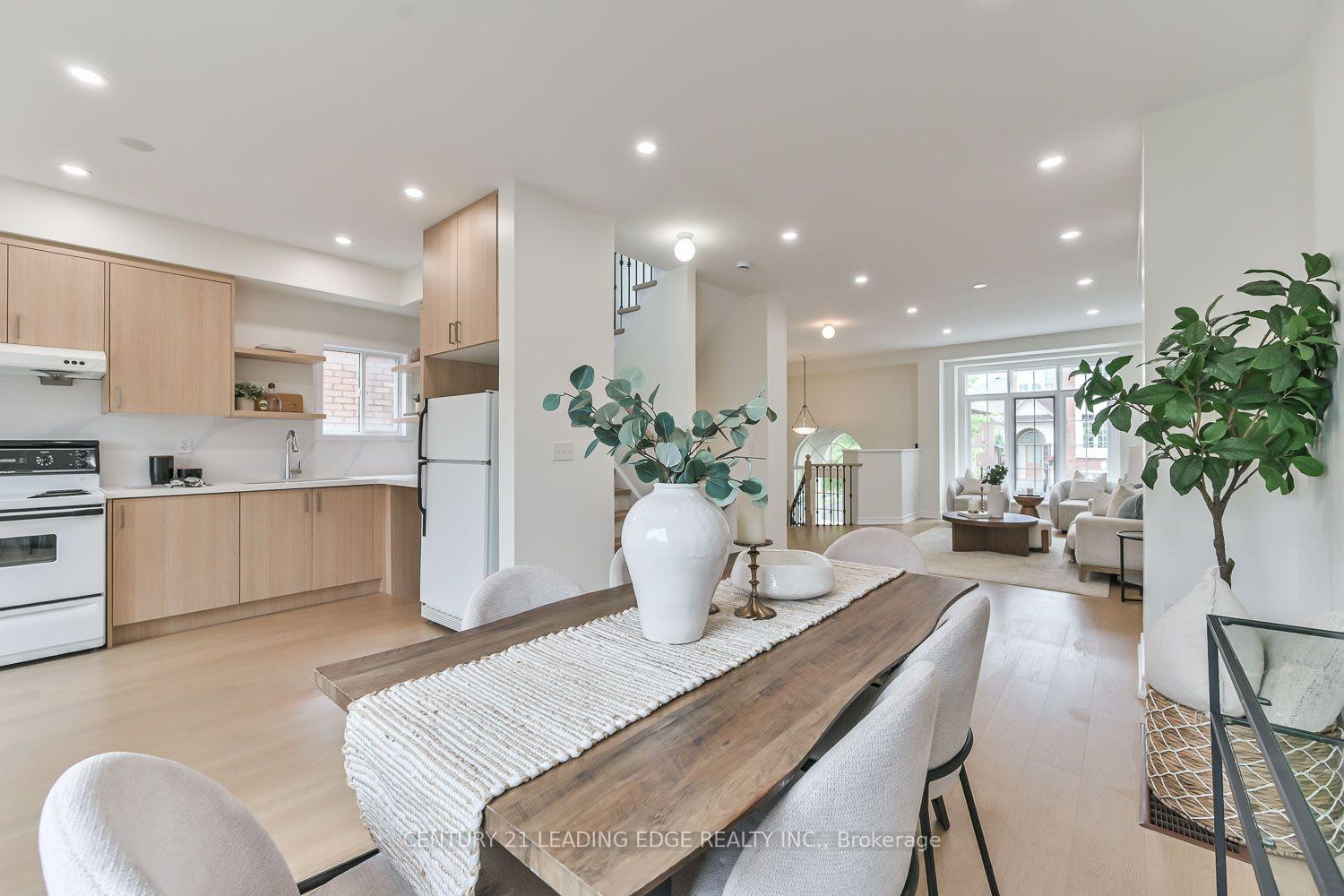 Photo 11 of 23 Crawford Street, Markham, Berczy — HOMEH