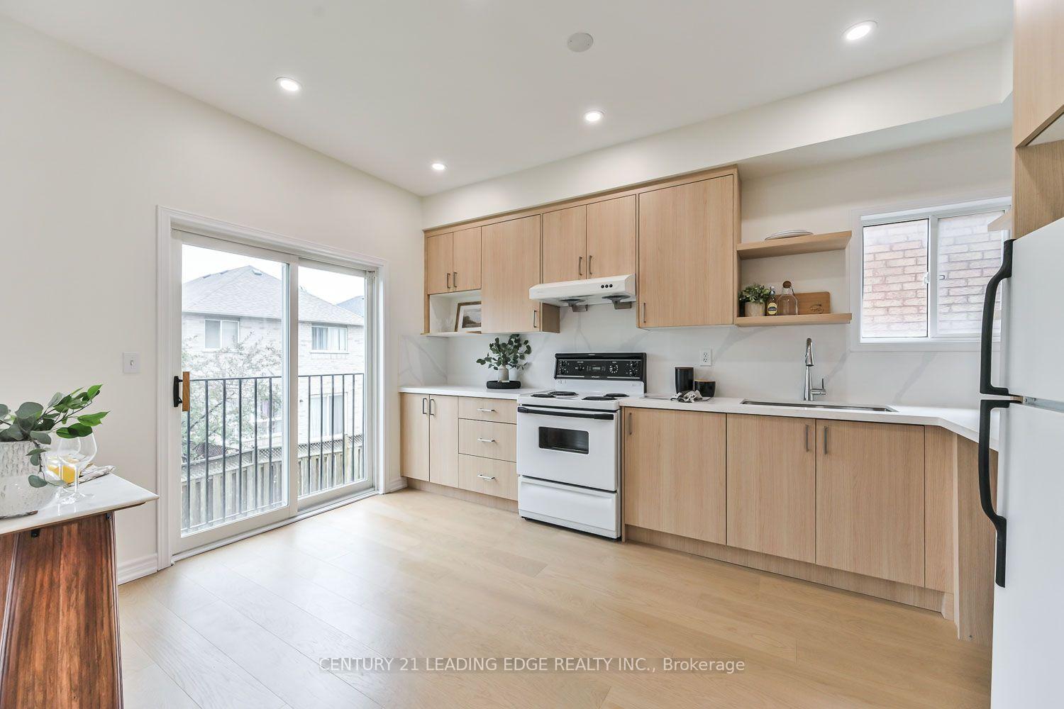 Photo 13 of 23 Crawford Street, Markham, Berczy — HOMEH