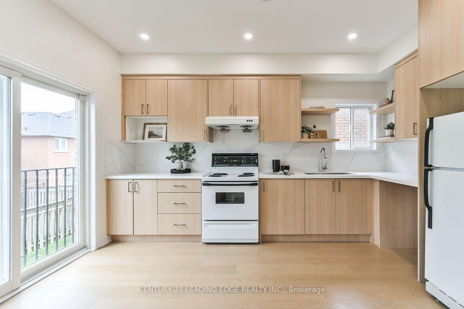 Photo 14 of 23 Crawford Street, Markham, Berczy — HOMEH