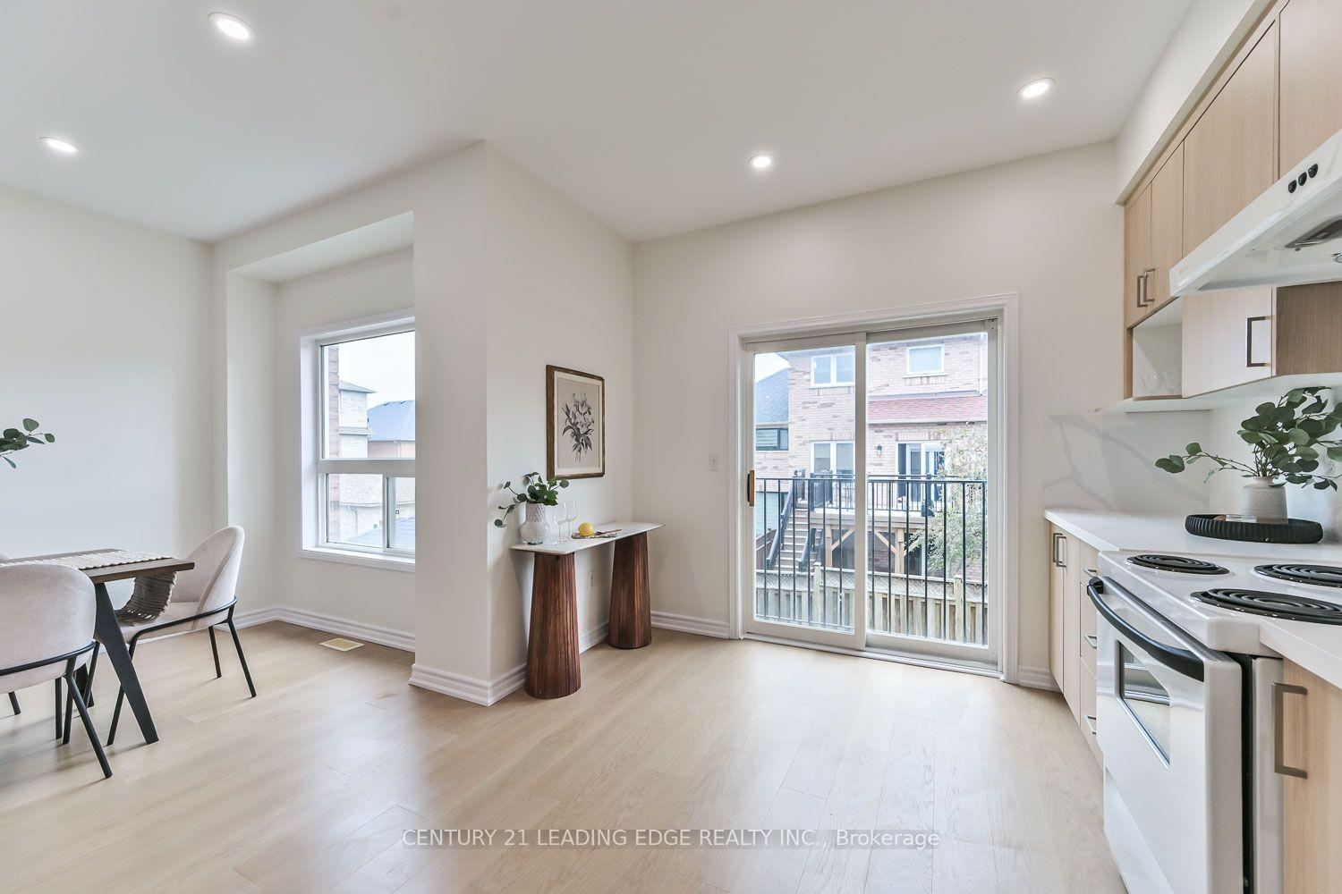 Photo 15 of 23 Crawford Street, Markham, Berczy — HOMEH