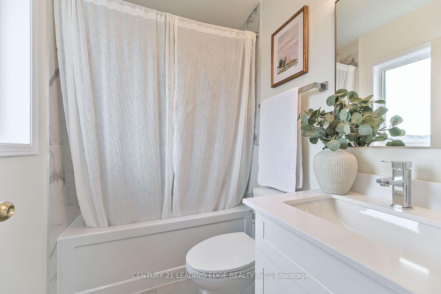 Photo 22 of 23 Crawford Street, Markham, Berczy — HOMEH