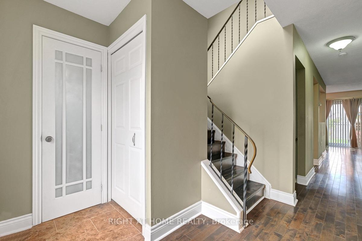 Photo 3 of 1736 Stoneboat Crescent, Ottawa, Convent Glen South — HOMEH