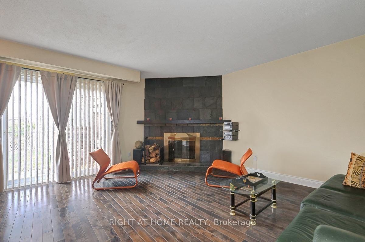 Photo 4 of 1736 Stoneboat Crescent, Ottawa, Convent Glen South — HOMEH