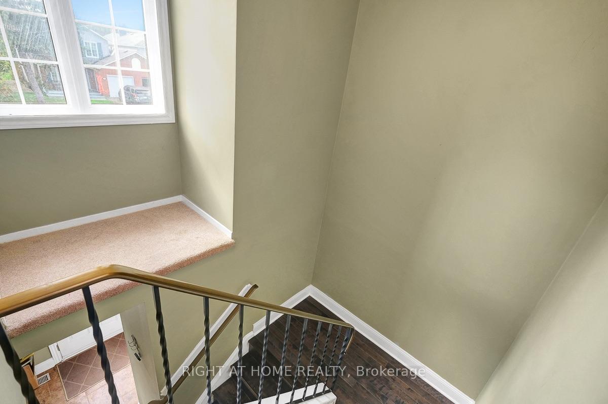Photo 18 of 1736 Stoneboat Crescent, Ottawa, Convent Glen South — HOMEH
