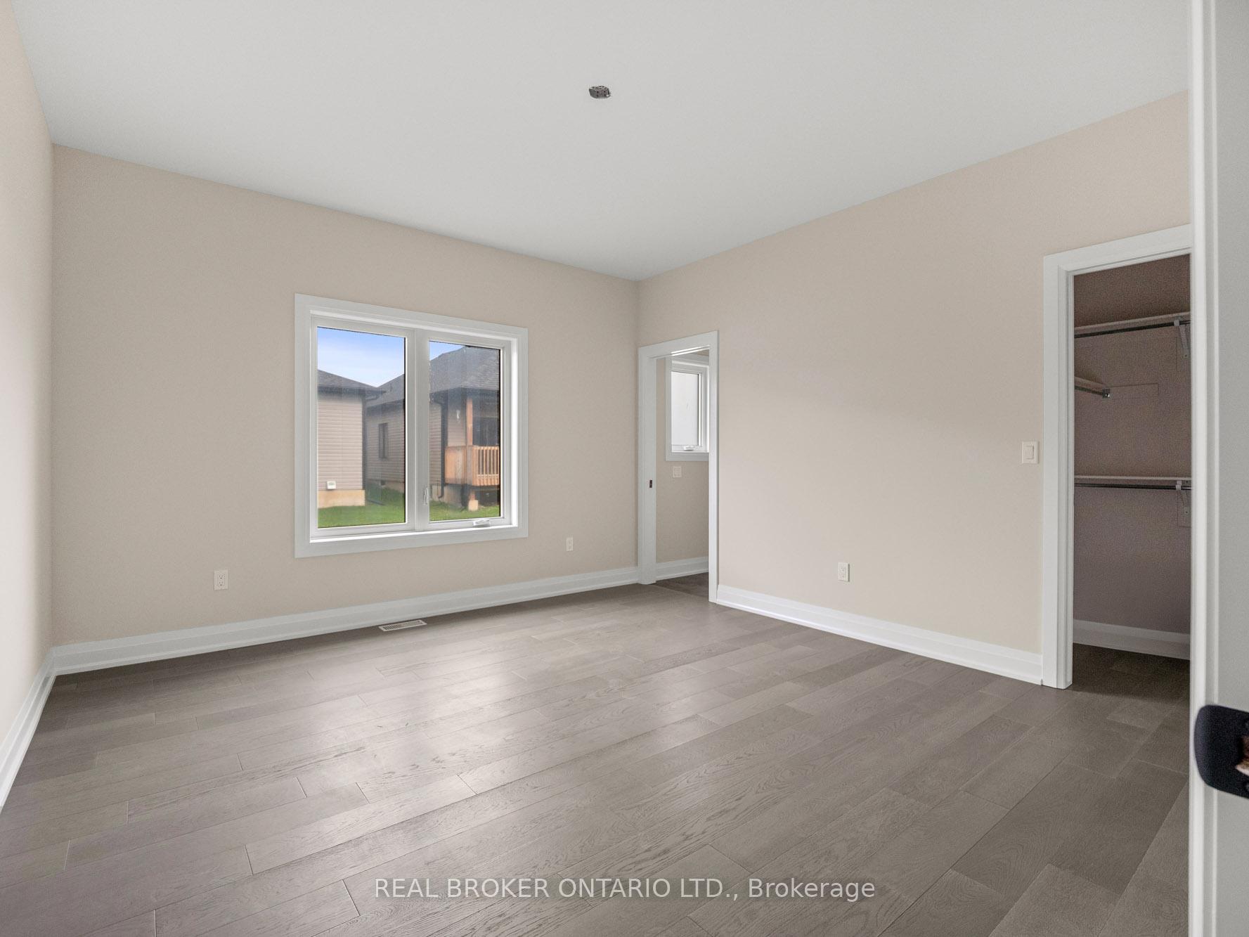 Photo 15 of 118 Willowbrook Drive, Welland, West Welland — HOMEH