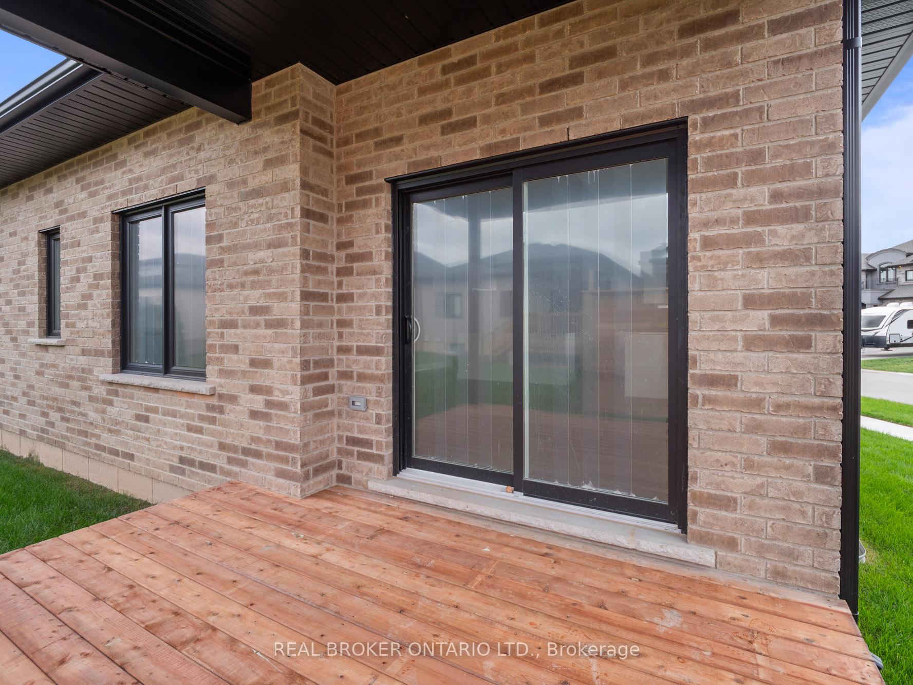 Photo 20 of 118 Willowbrook Drive, Welland, West Welland — HOMEH