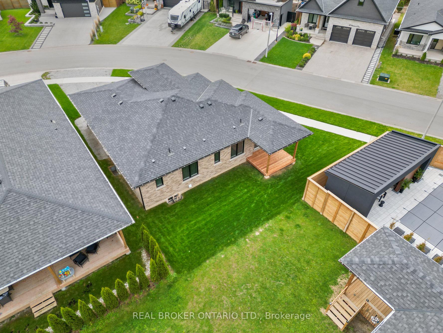 Photo 28 of 118 Willowbrook Drive, Welland, West Welland — HOMEH