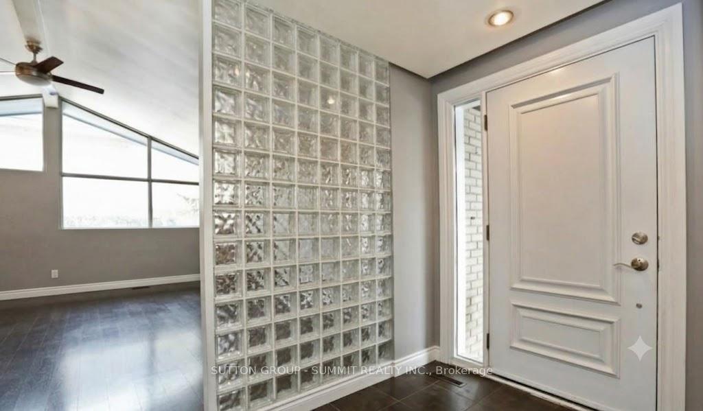 Photo 2 of 1065 Bomorda Drive, Oakville, College Park — HOMEH