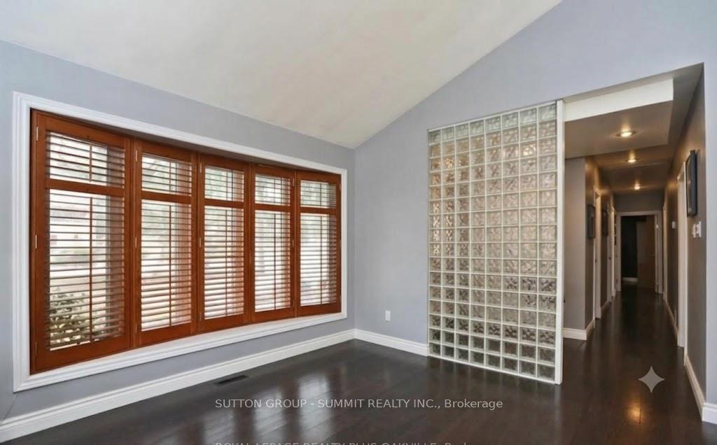 Photo 3 of 1065 Bomorda Drive, Oakville, College Park — HOMEH