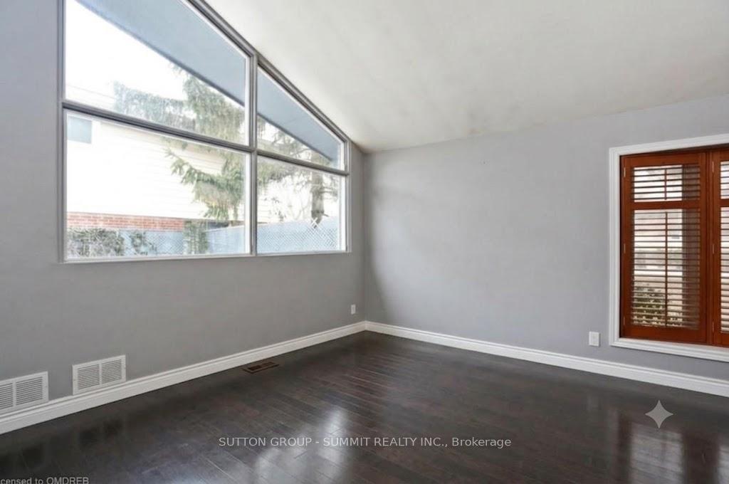 Photo 8 of 1065 Bomorda Drive, Oakville, College Park — HOMEH