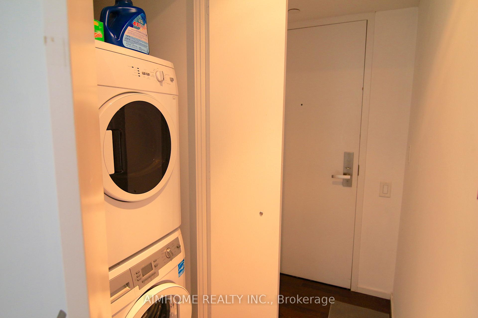 Photo 7 of Unit 910, 5 St Joseph Street, Toronto, Bay Street Corridor — HOMEH