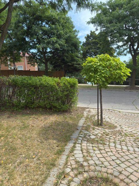 Photo 2 of Unit (Main & Upper), 2 Pepperwood Place, Brampton, Northgate — HOMEH