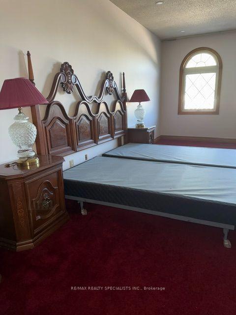 Photo 8 of Unit (Main & Upper), 2 Pepperwood Place, Brampton, Northgate — HOMEH