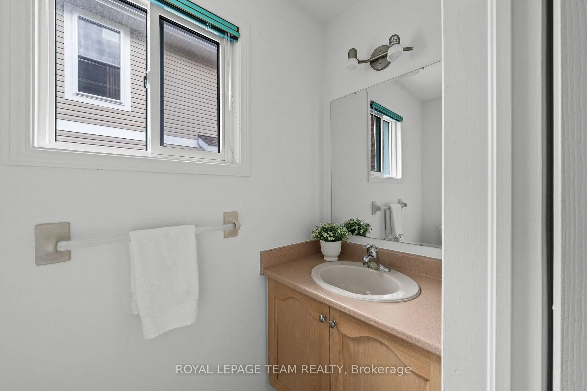 Photo 26 of 77 Sherring Court, Ottawa, Kanata - Kanata Lakes/Heritage Hills — HOMEH