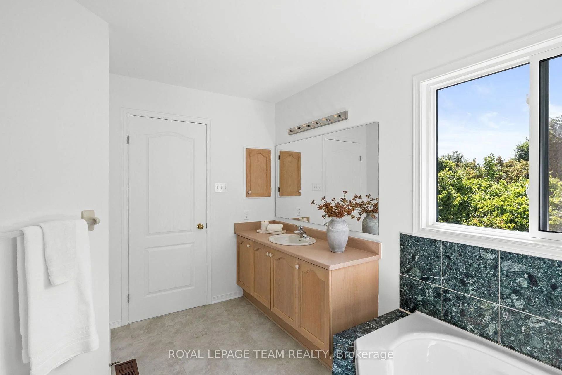 Photo 44 of 77 Sherring Court, Ottawa, Kanata - Kanata Lakes/Heritage Hills — HOMEH
