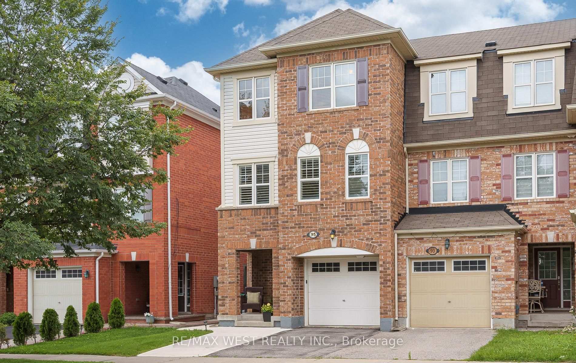 Photo 2 of 95 McCleave Crescent, Brampton, Fletcher's West — HOMEH