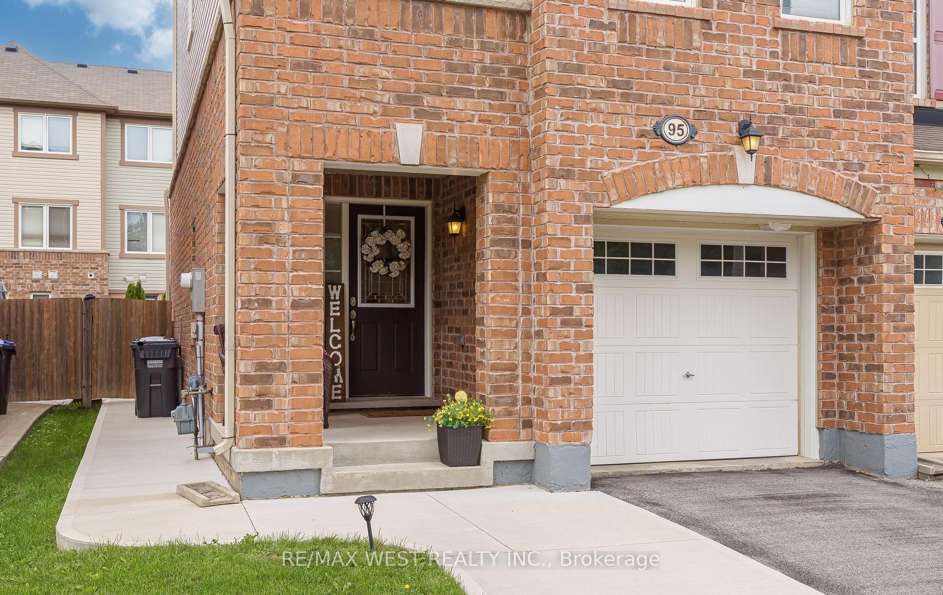 Photo 3 of 95 McCleave Crescent, Brampton, Fletcher's West — HOMEH