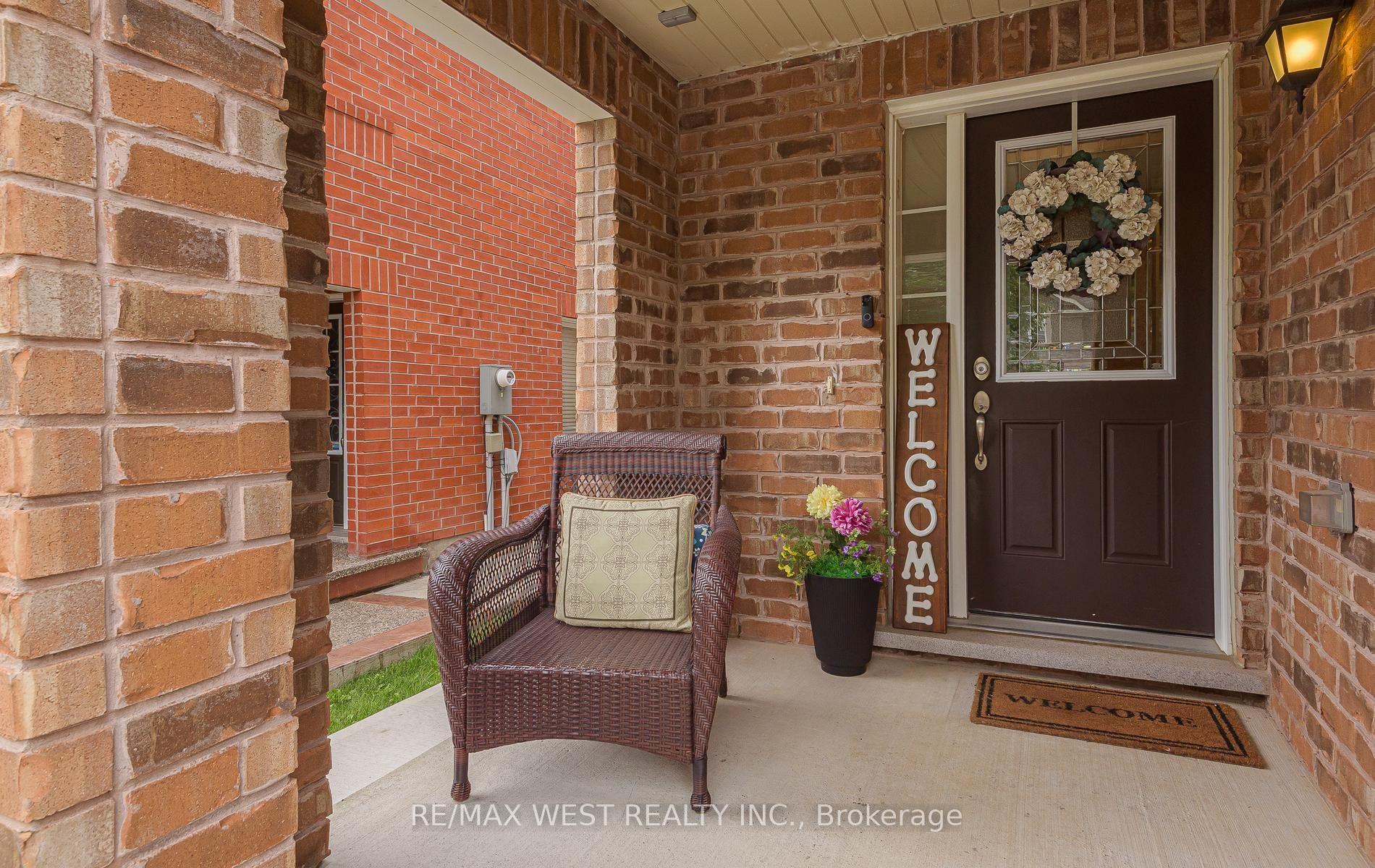 Photo 4 of 95 McCleave Crescent, Brampton, Fletcher's West — HOMEH
