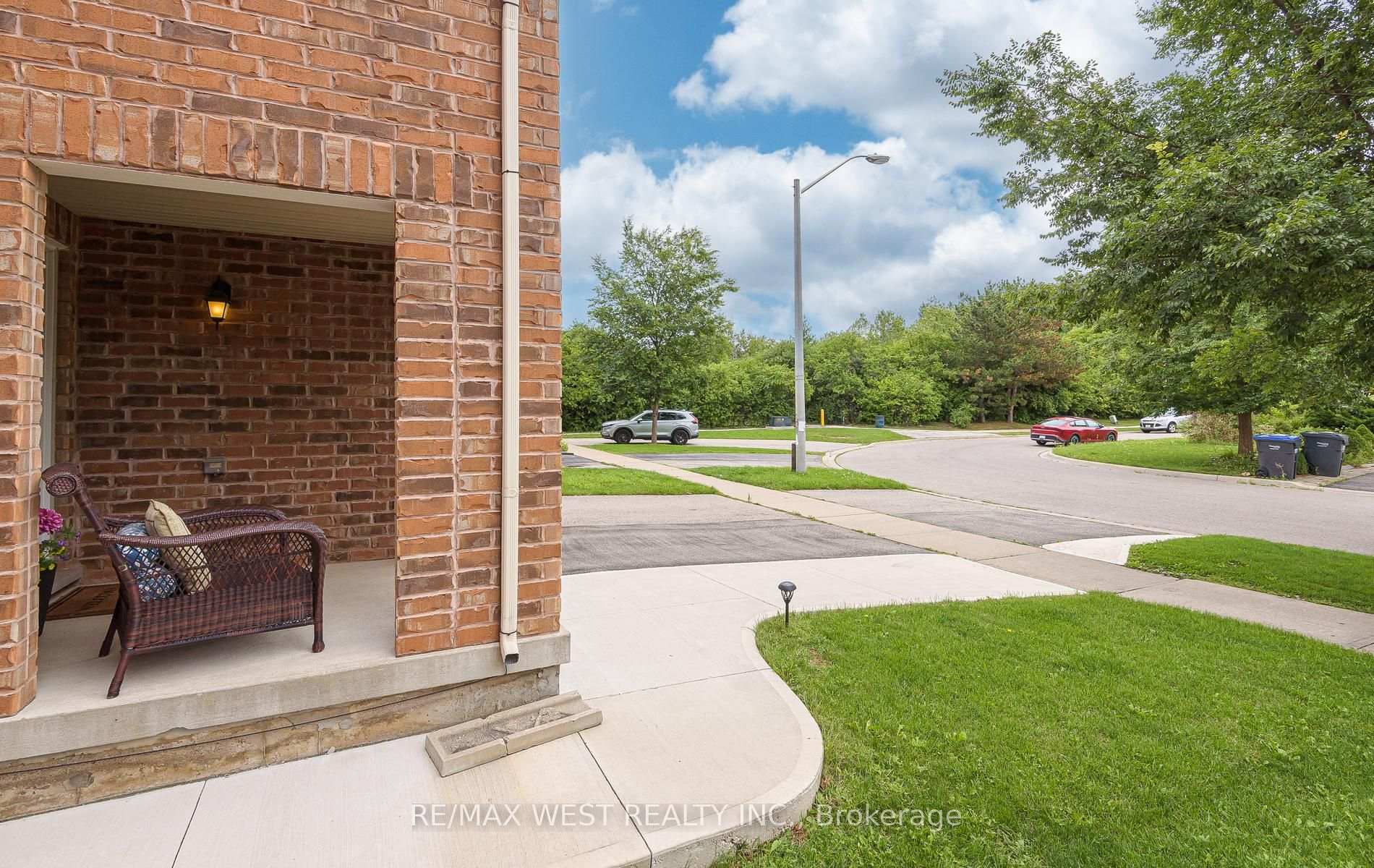 Photo 5 of 95 McCleave Crescent, Brampton, Fletcher's West — HOMEH