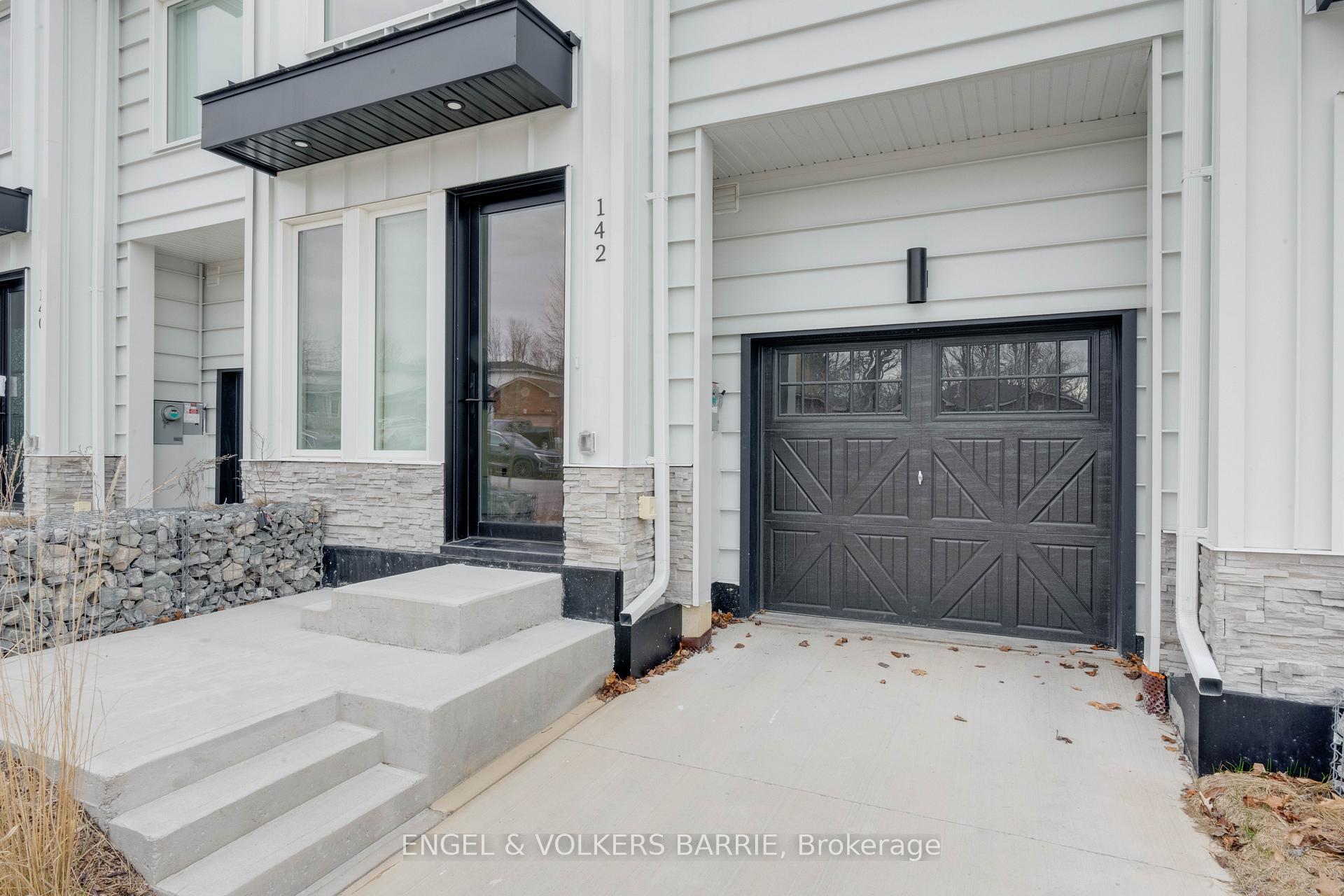 Photo 2 of 142 Athabaska Road, Barrie, Holly — HOMEH