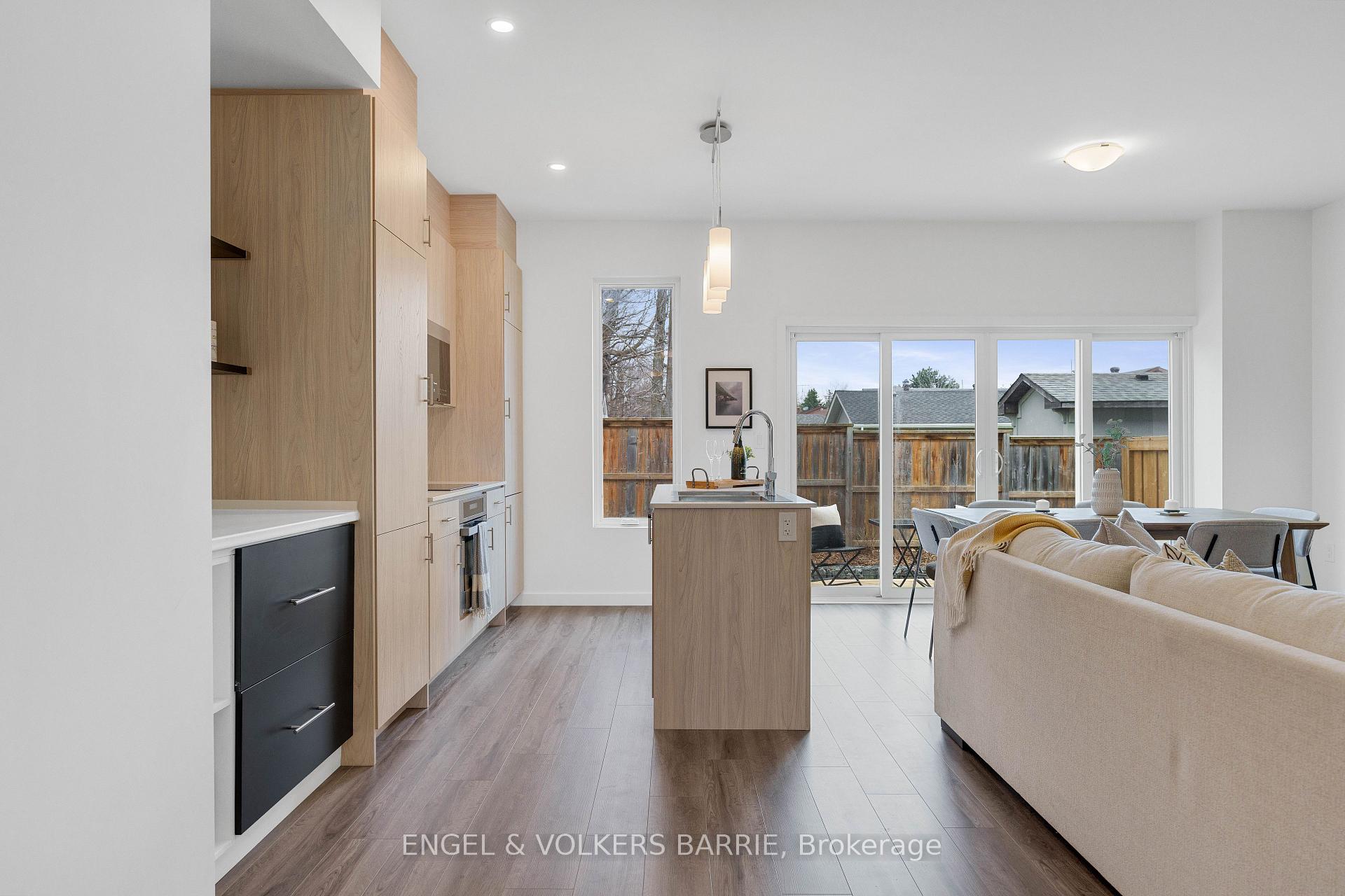 Photo 6 of 142 Athabaska Road, Barrie, Holly — HOMEH
