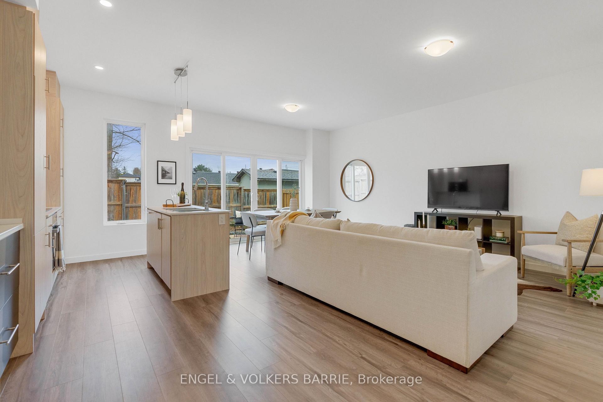 Photo 7 of 142 Athabaska Road, Barrie, Holly — HOMEH