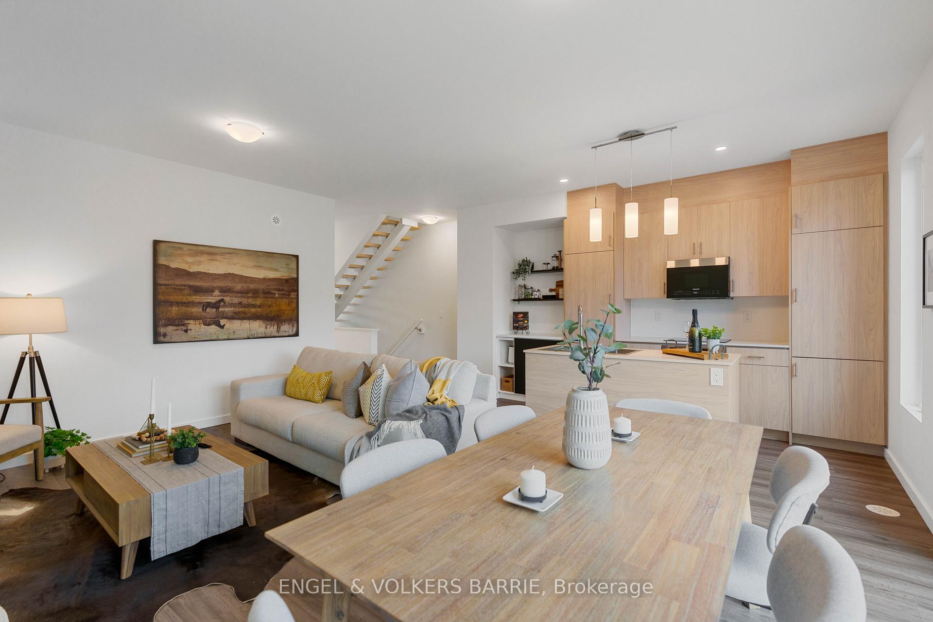 Photo 10 of 142 Athabaska Road, Barrie, Holly — HOMEH