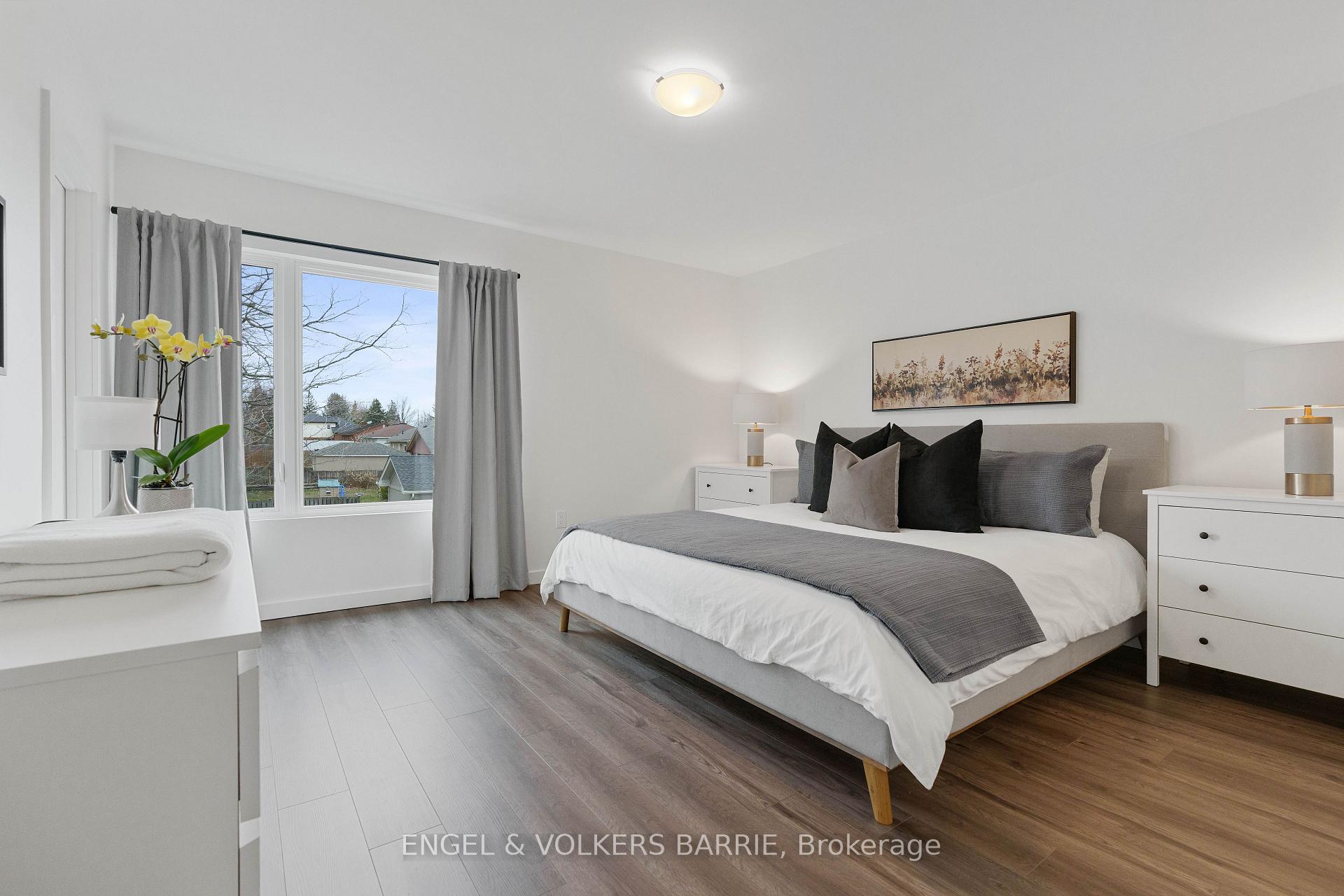 Photo 17 of 142 Athabaska Road, Barrie, Holly — HOMEH
