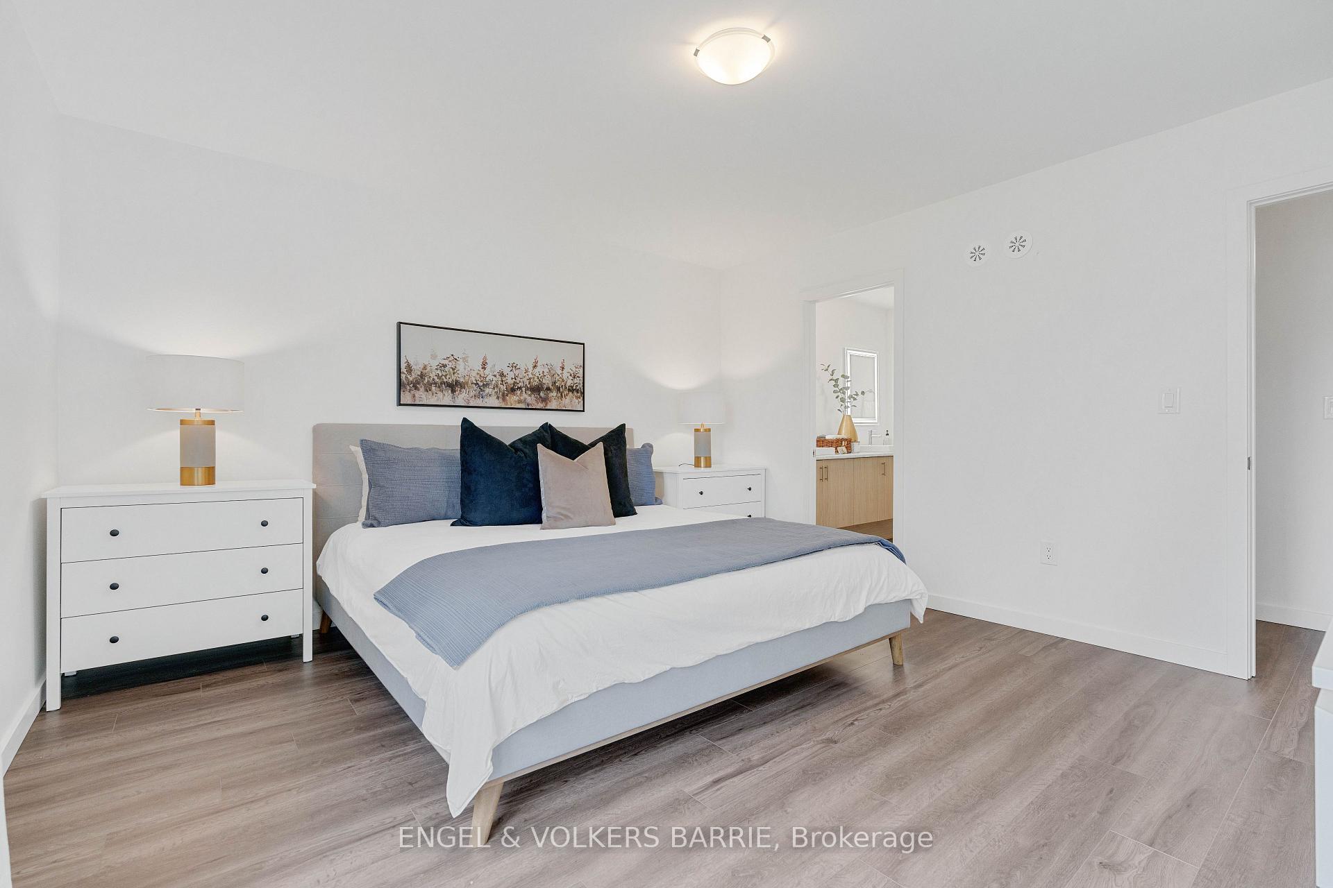 Photo 20 of 142 Athabaska Road, Barrie, Holly — HOMEH