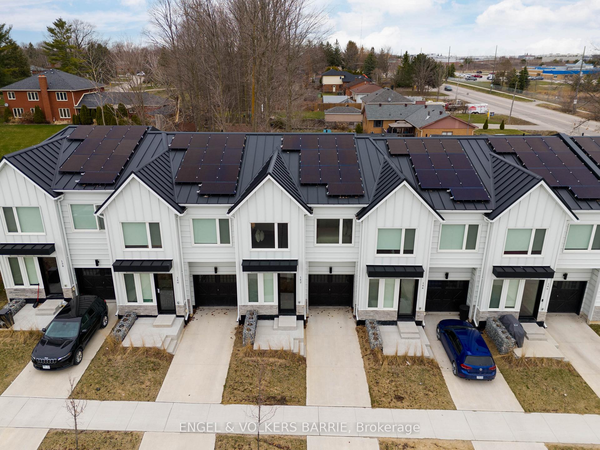 Photo 33 of 142 Athabaska Road, Barrie, Holly — HOMEH