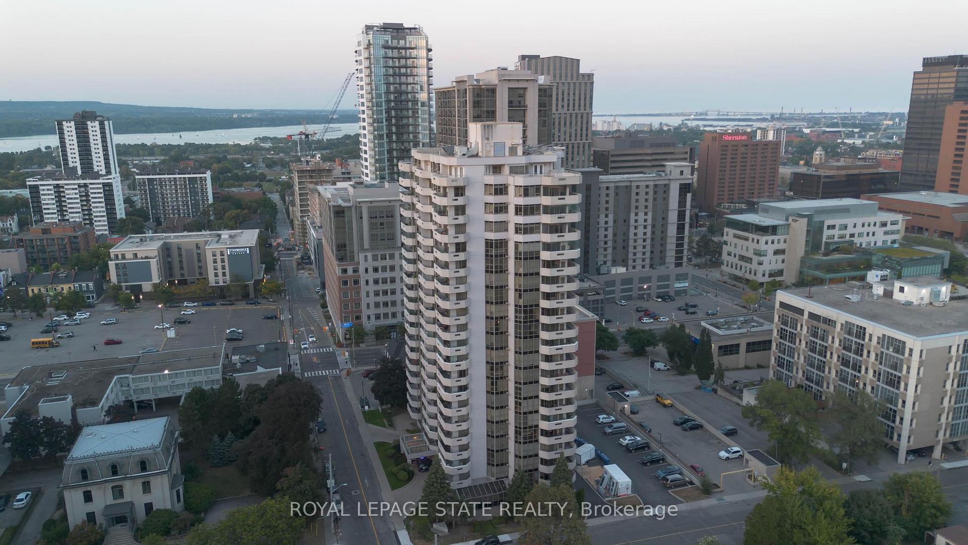 Photo 2 of Unit 17C, 67 Caroline Street S, Hamilton, Durand — HOMEH