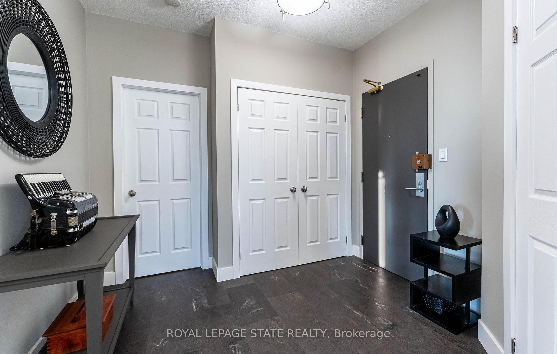 Photo 3 of Unit 17C, 67 Caroline Street S, Hamilton, Durand — HOMEH