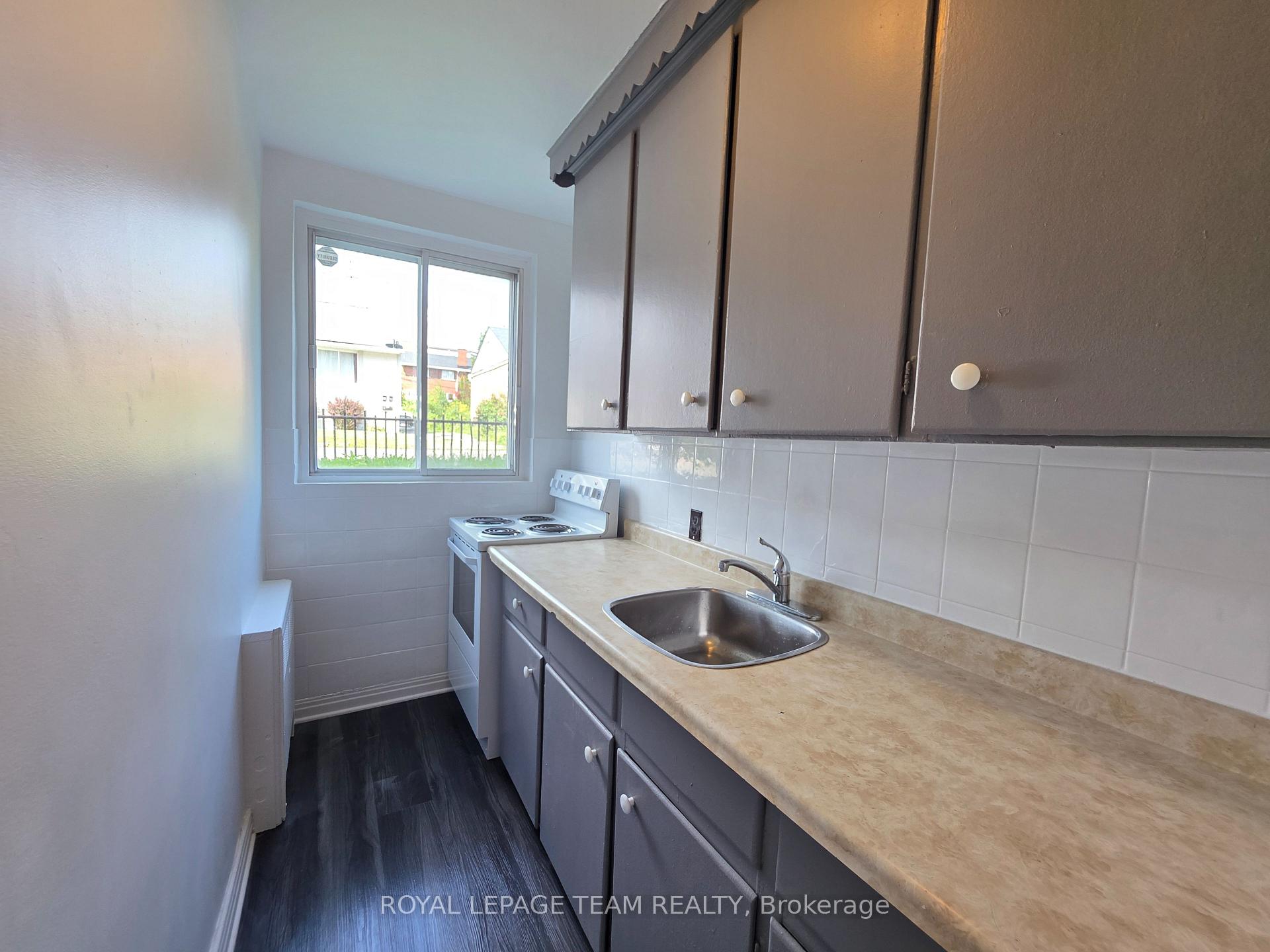 Photo 9 of Unit 2, 187 Bradley Avenue, Ottawa, Vanier — HOMEH