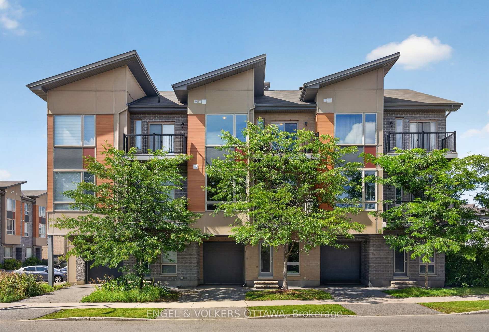 Photo 1 of 3652 Downpatrick Road, Ottawa, Windsor Park Village — HOMEH