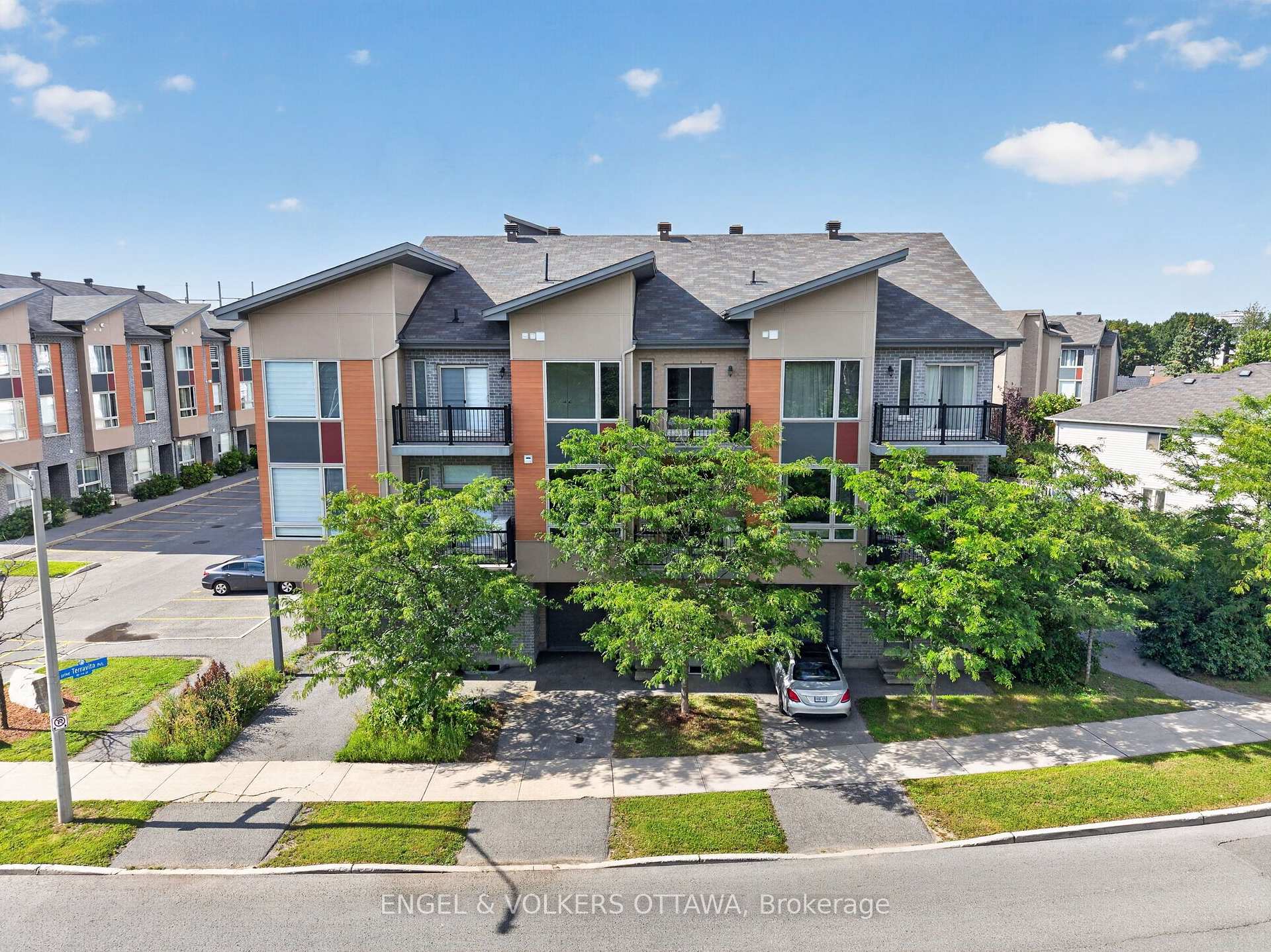 Photo 2 of 3652 Downpatrick Road, Ottawa, Windsor Park Village — HOMEH