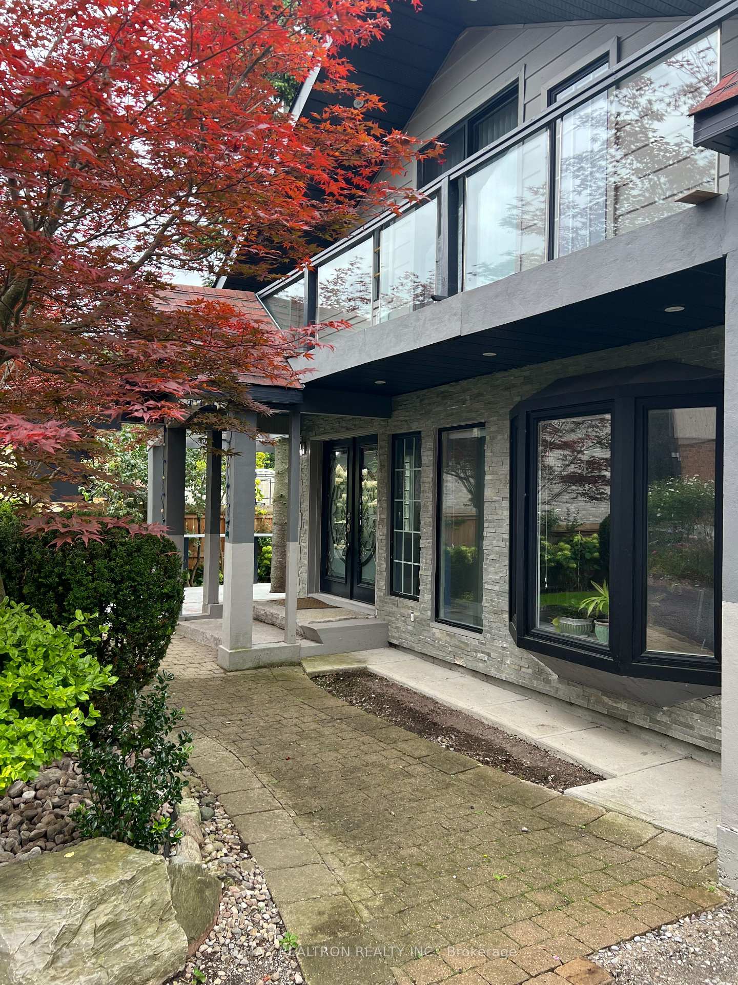Photo 3 of 608 West Shore Boulevard, Pickering, West Shore — HOMEH