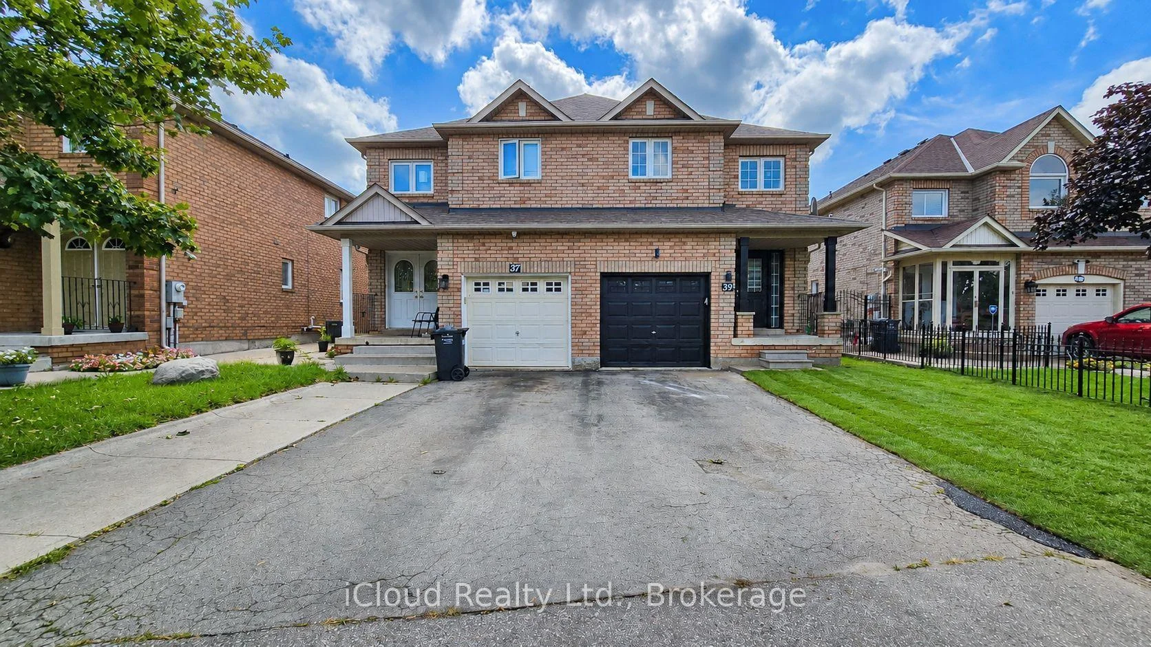 Photo 4 of 39 Manett Crescent, Brampton, Brampton West — HOMEH