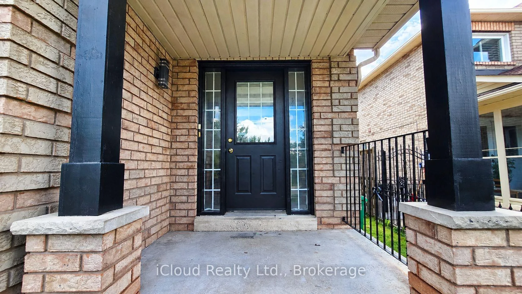 Photo 5 of 39 Manett Crescent, Brampton, Brampton West — HOMEH