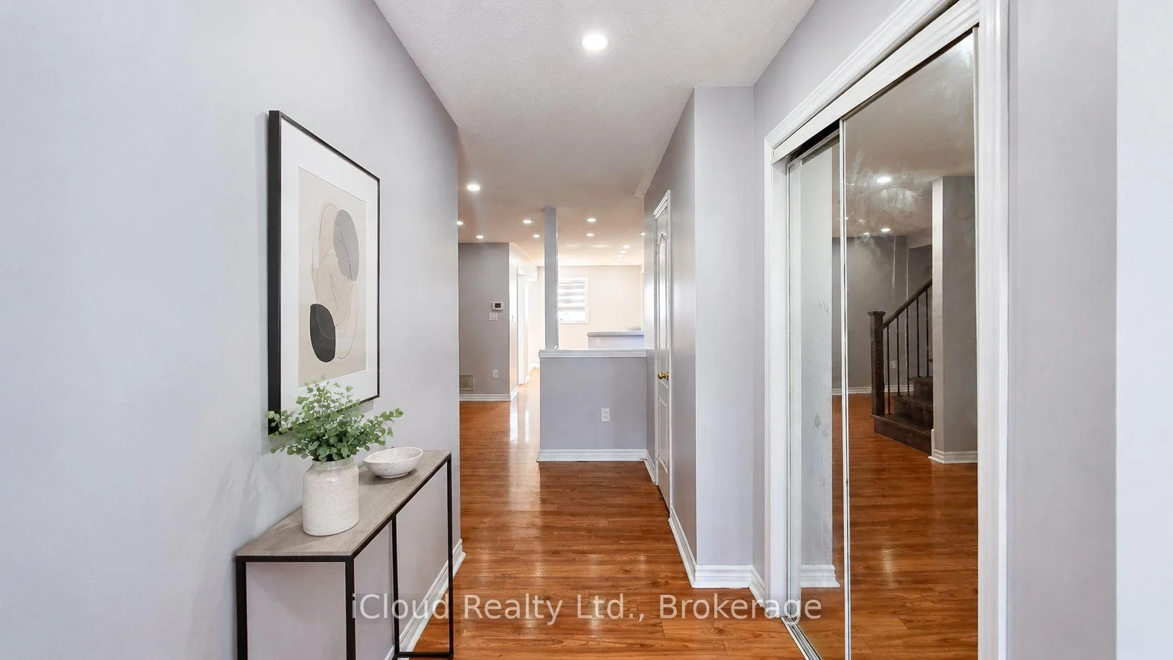 Photo 7 of 39 Manett Crescent, Brampton, Brampton West — HOMEH