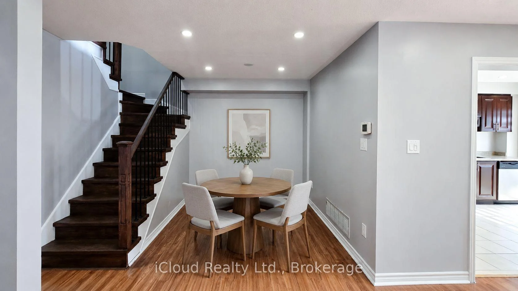 Photo 8 of 39 Manett Crescent, Brampton, Brampton West — HOMEH