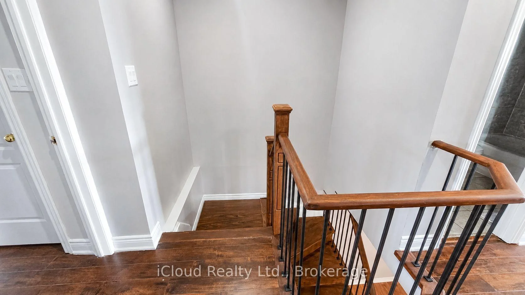 Photo 16 of 39 Manett Crescent, Brampton, Brampton West — HOMEH