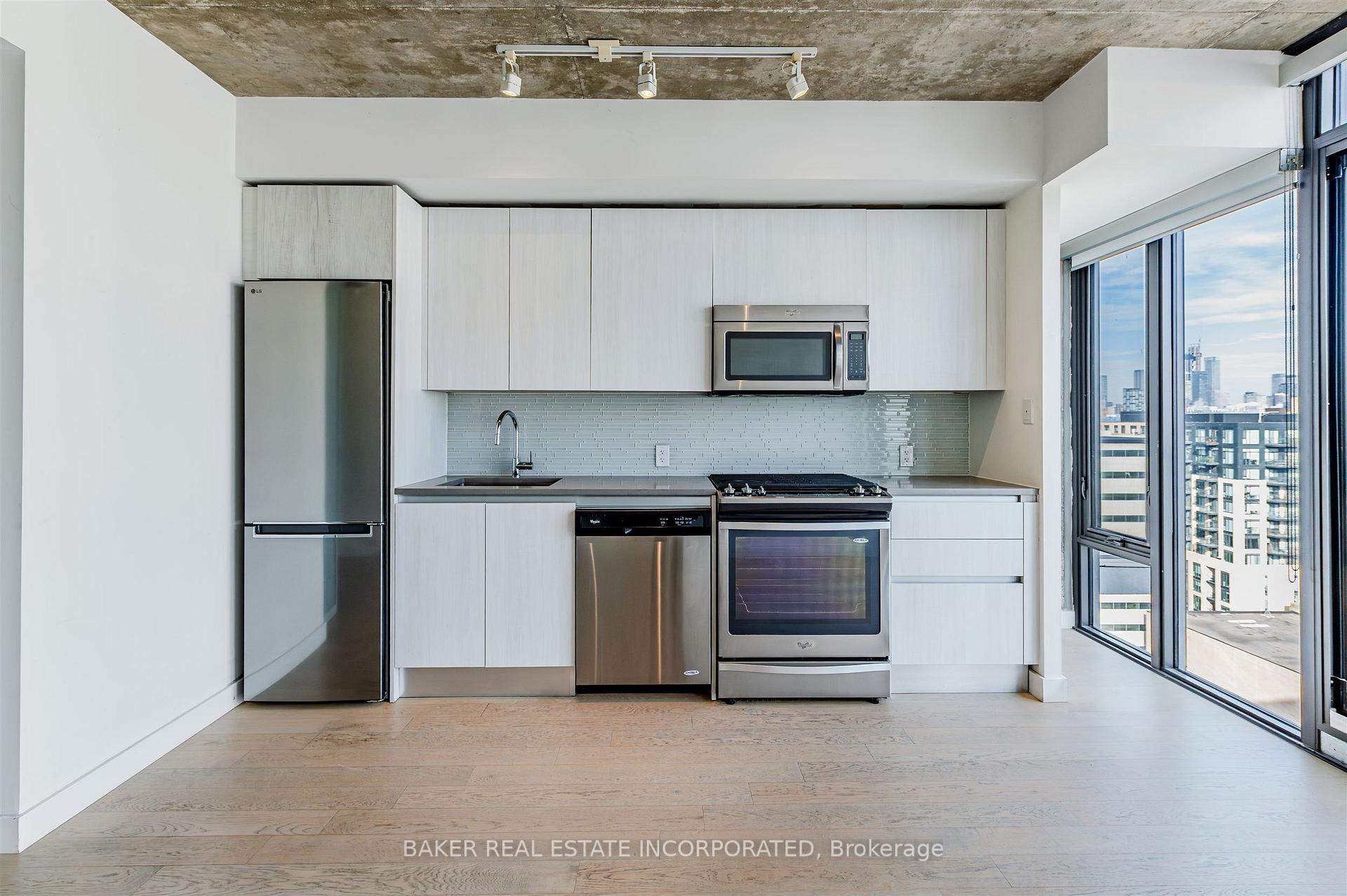 Photo 11 of Unit 1610, 111 Bathurst Street, Toronto, Waterfront Communities — HOMEH