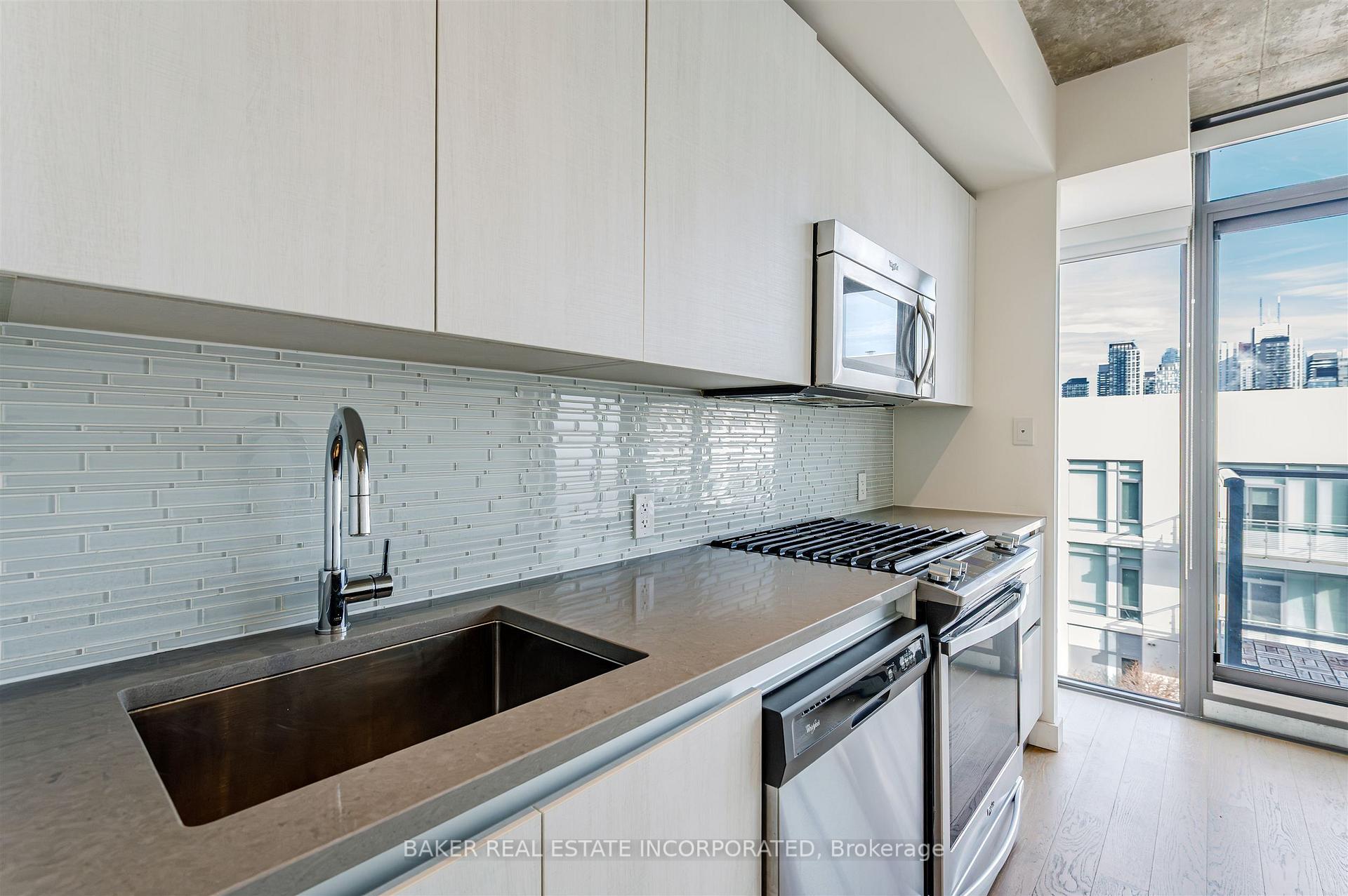 Photo 13 of Unit 1610, 111 Bathurst Street, Toronto, Waterfront Communities — HOMEH